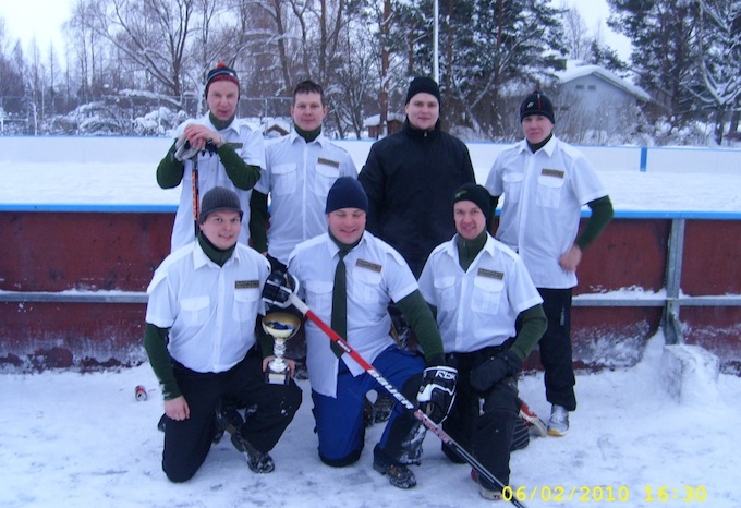 Rajan voittajajoukkueessa pelasivat: Timo Karhu, Aki Kuoppala, Joona Värri, PekkaHeikkilä, Saku Husu, Mikko Tylli ja Kimmo Petäjälehto.